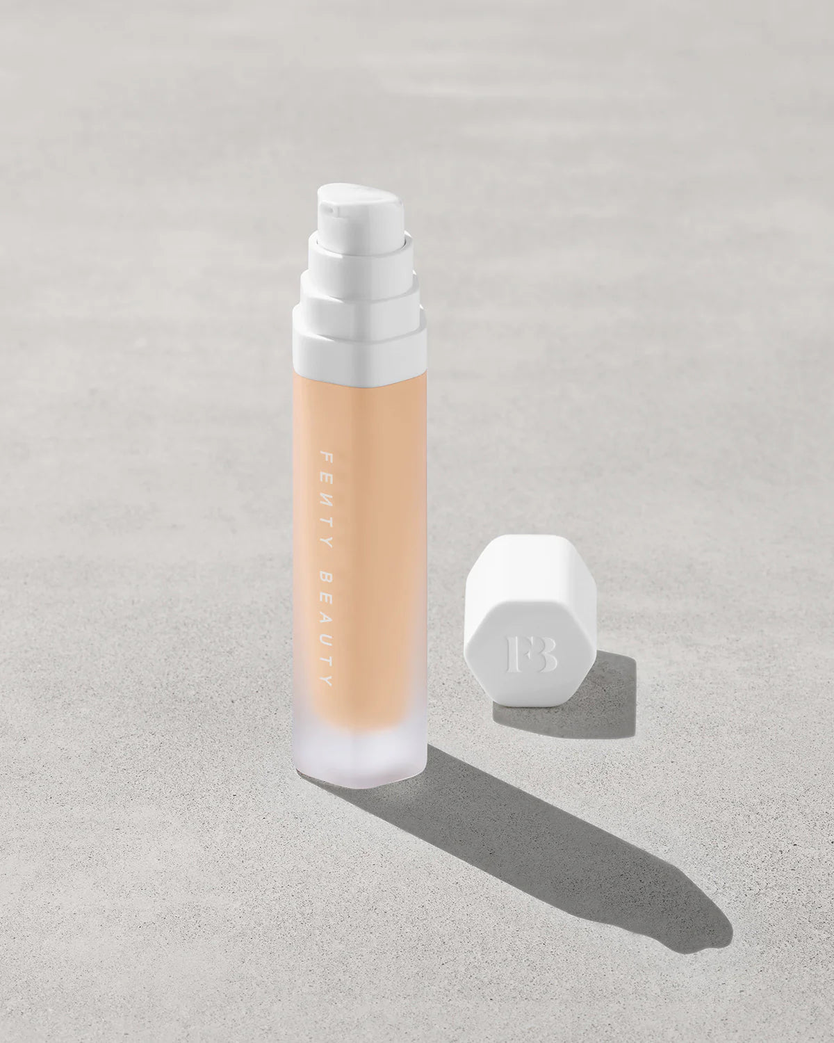 Soft'lit Naturally Luminous Longwear Foundation — 230