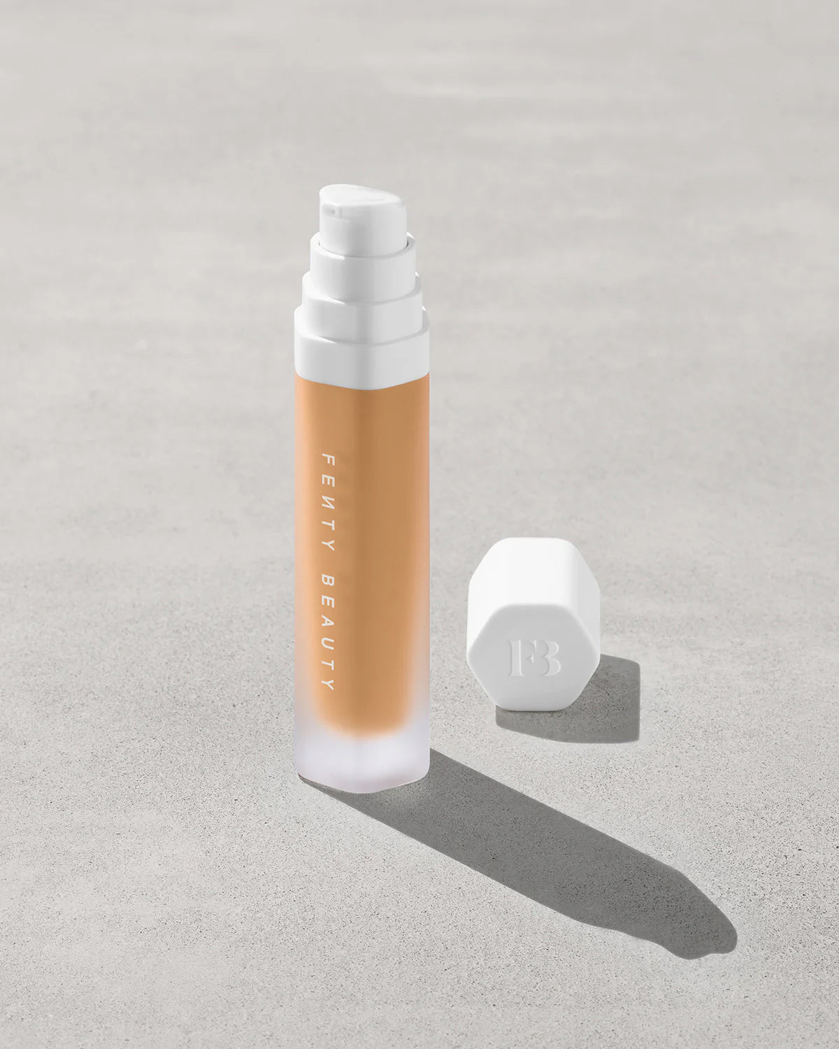 Soft'lit Naturally Luminous Longwear Foundation — 300